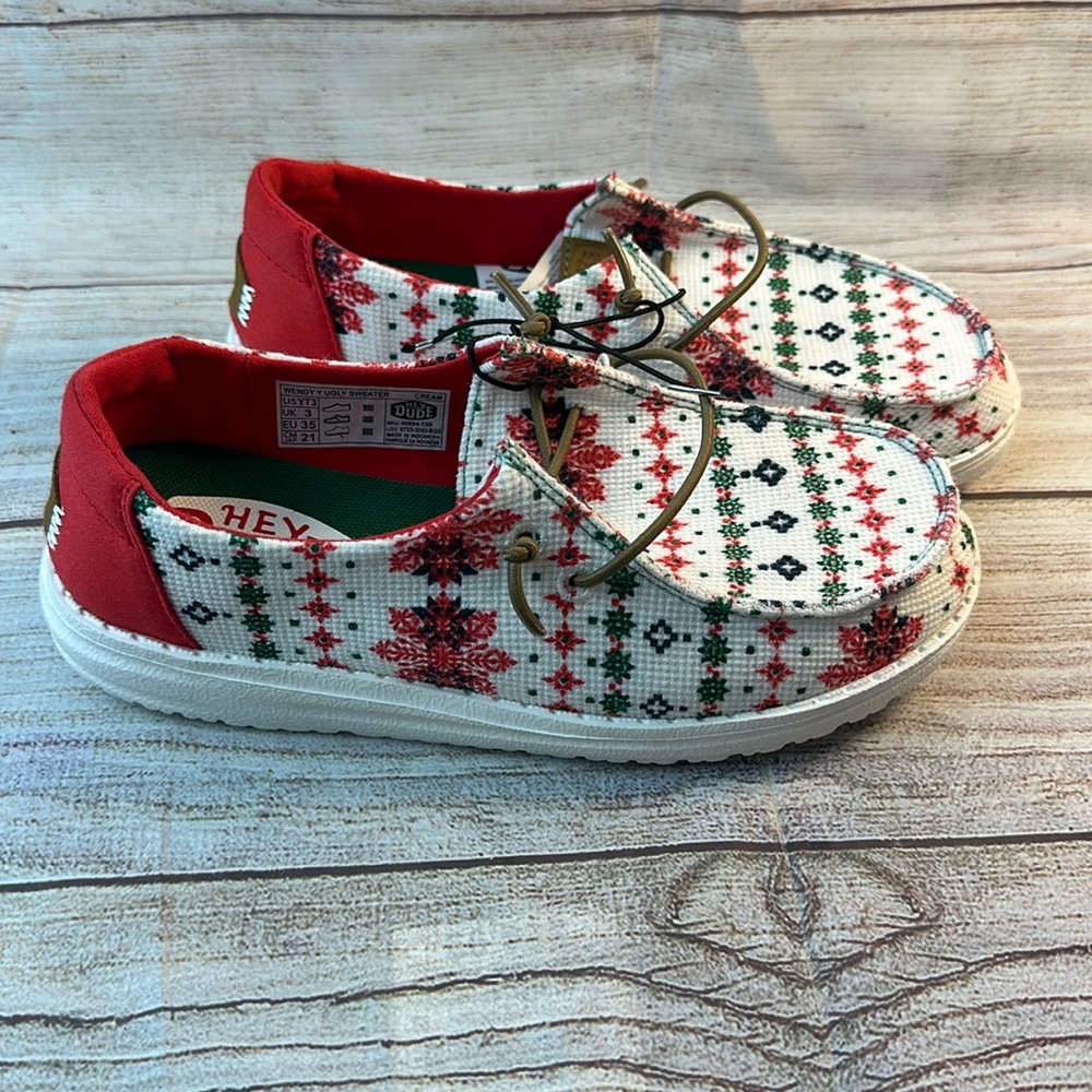 NWT Hey Dude shoes Wendy Y Ugly Sweater cream shoe in Youth size 3